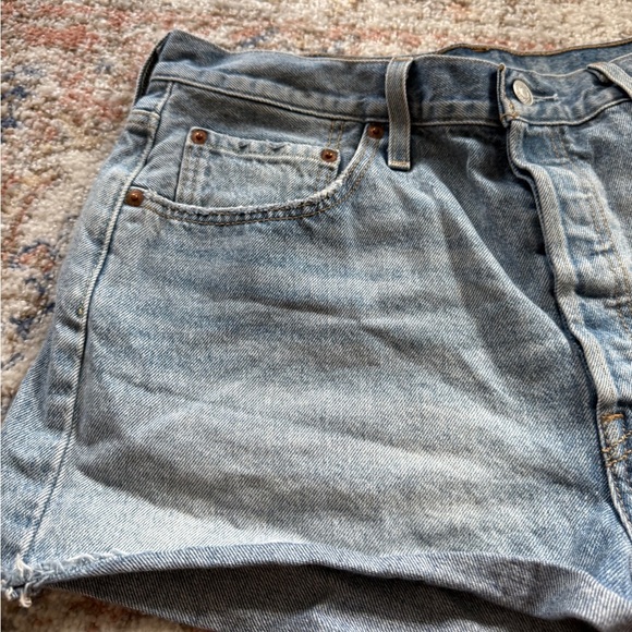 Levi's Denim Cut-Off Shorts - Size 32 - Picture 2 of 7